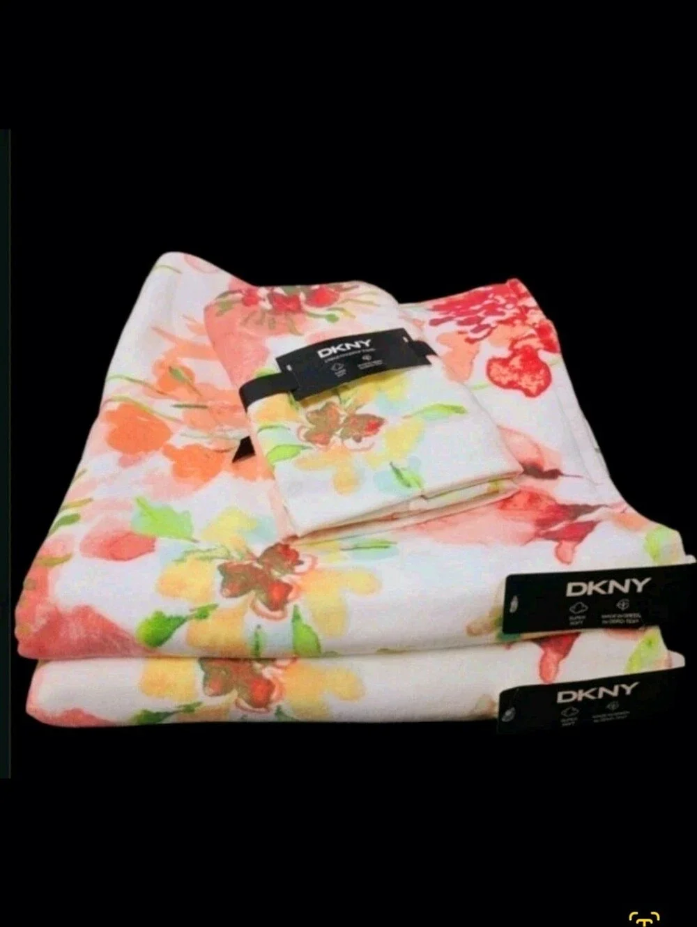 4 Piece DKNY Floral Red Pink Coral Watercolor Flowers Bath & Tip Towel Set New